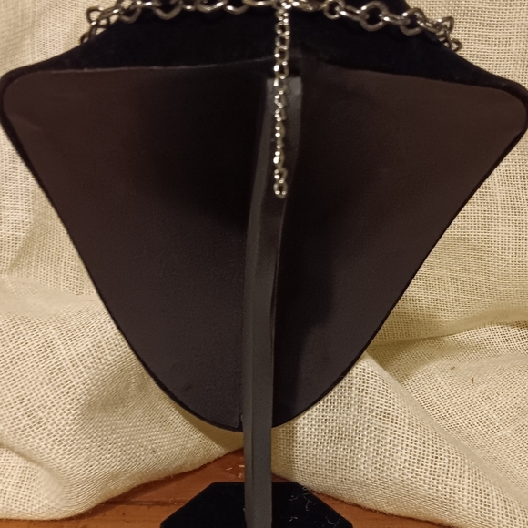 Silver circular rhinstone necklace and earring set     #1 - Picture 3 of 4